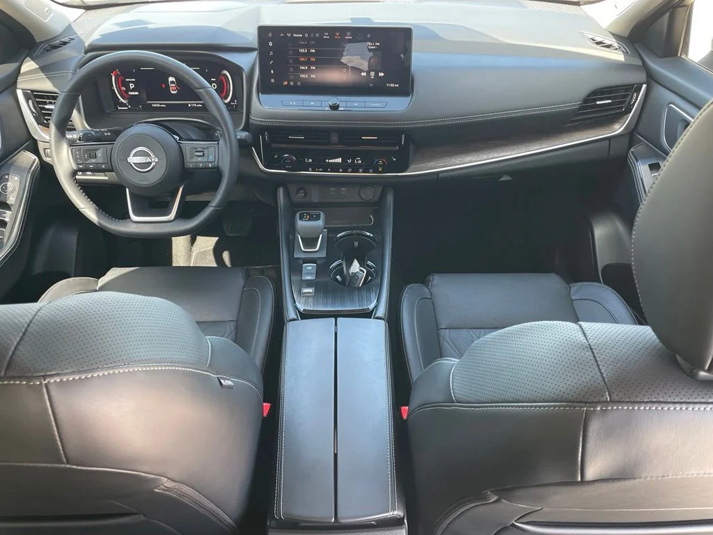 Used 2024 White Nissan Platinum image 16