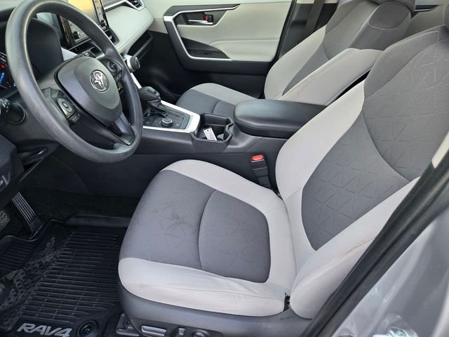 Used 2019 Silver Toyota XLE image 15