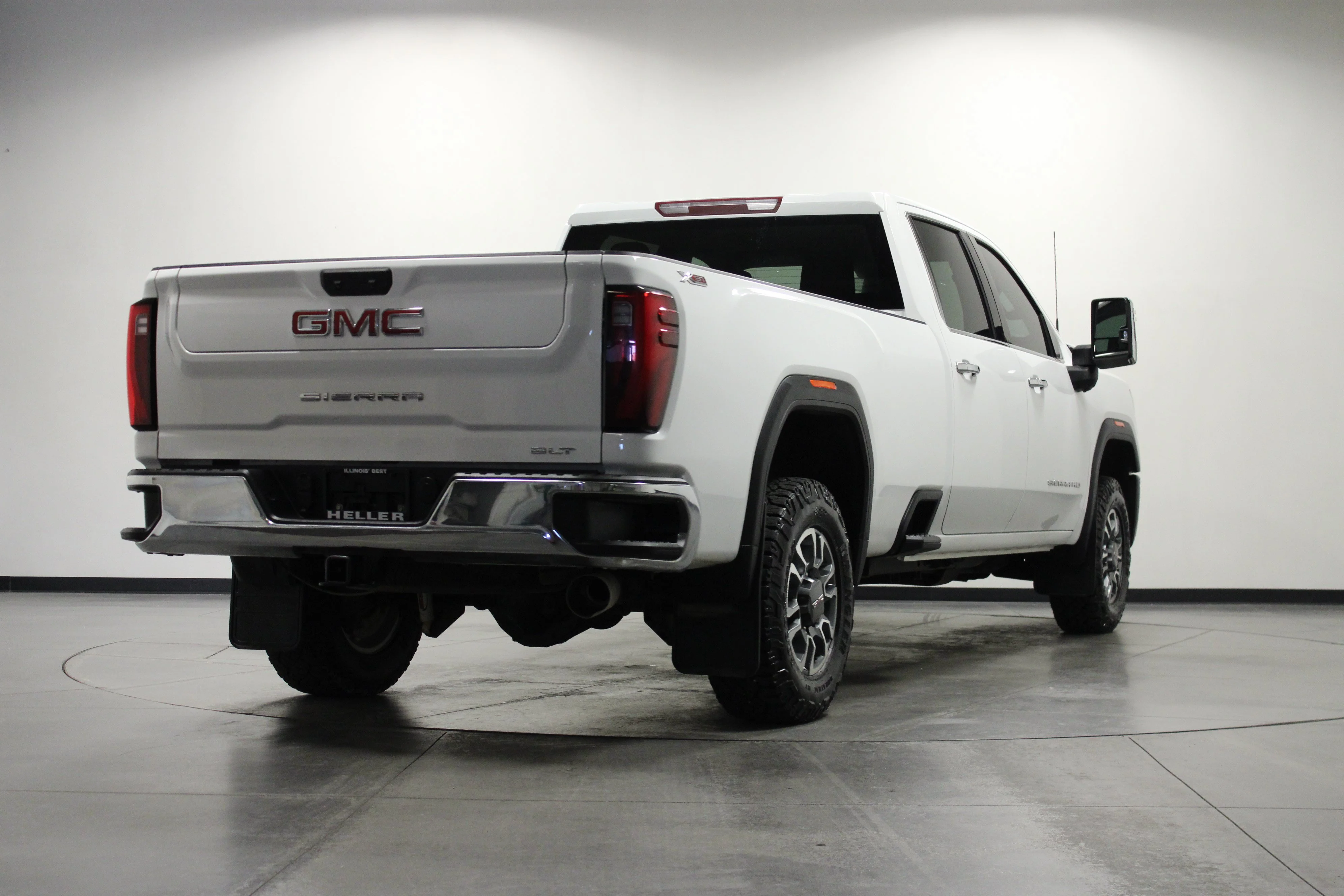 Used 2024 Summit White GMC SLT image 4
