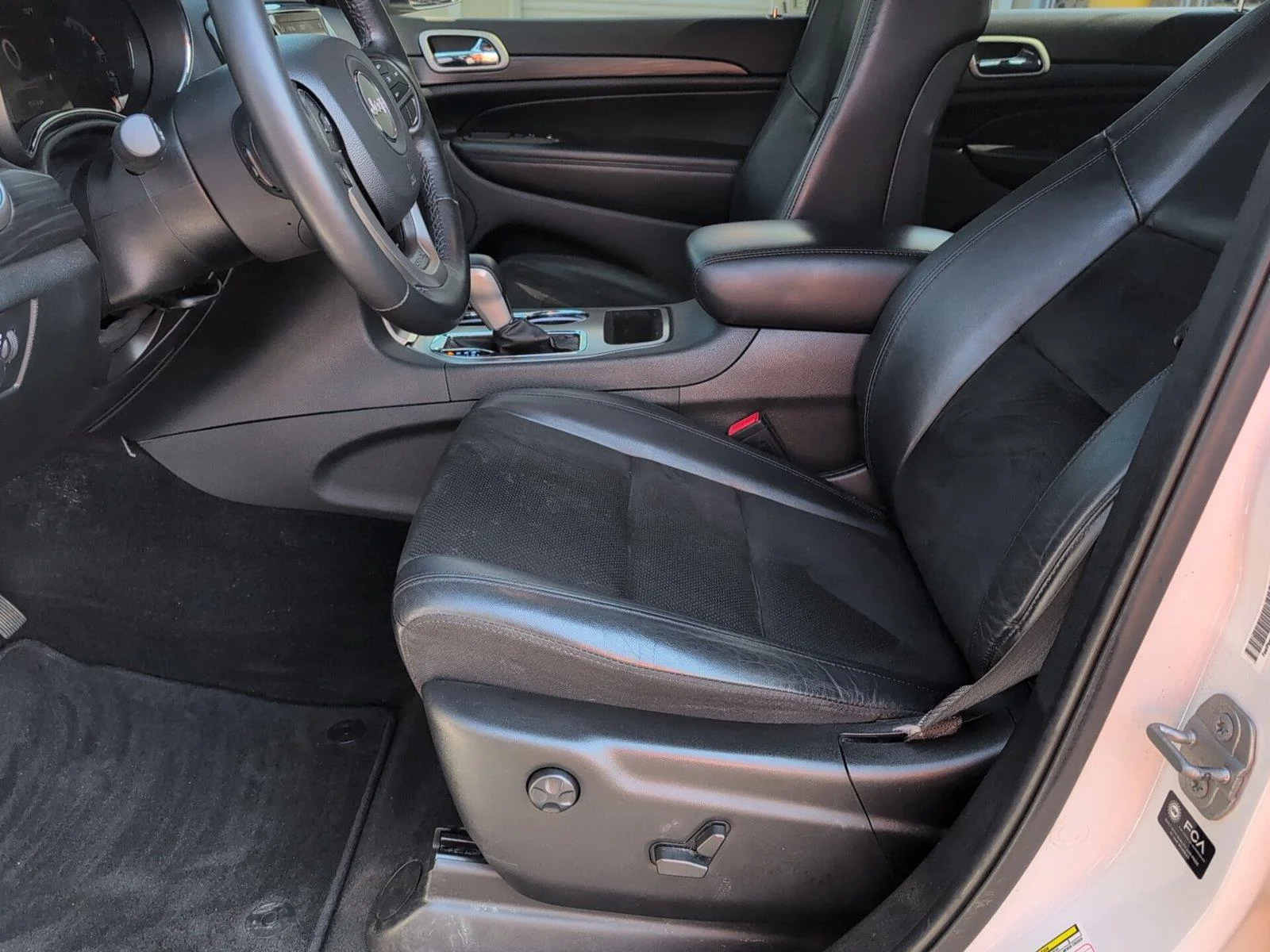 Used 2022 Bright White Clearcoat Jeep Laredo X image 3