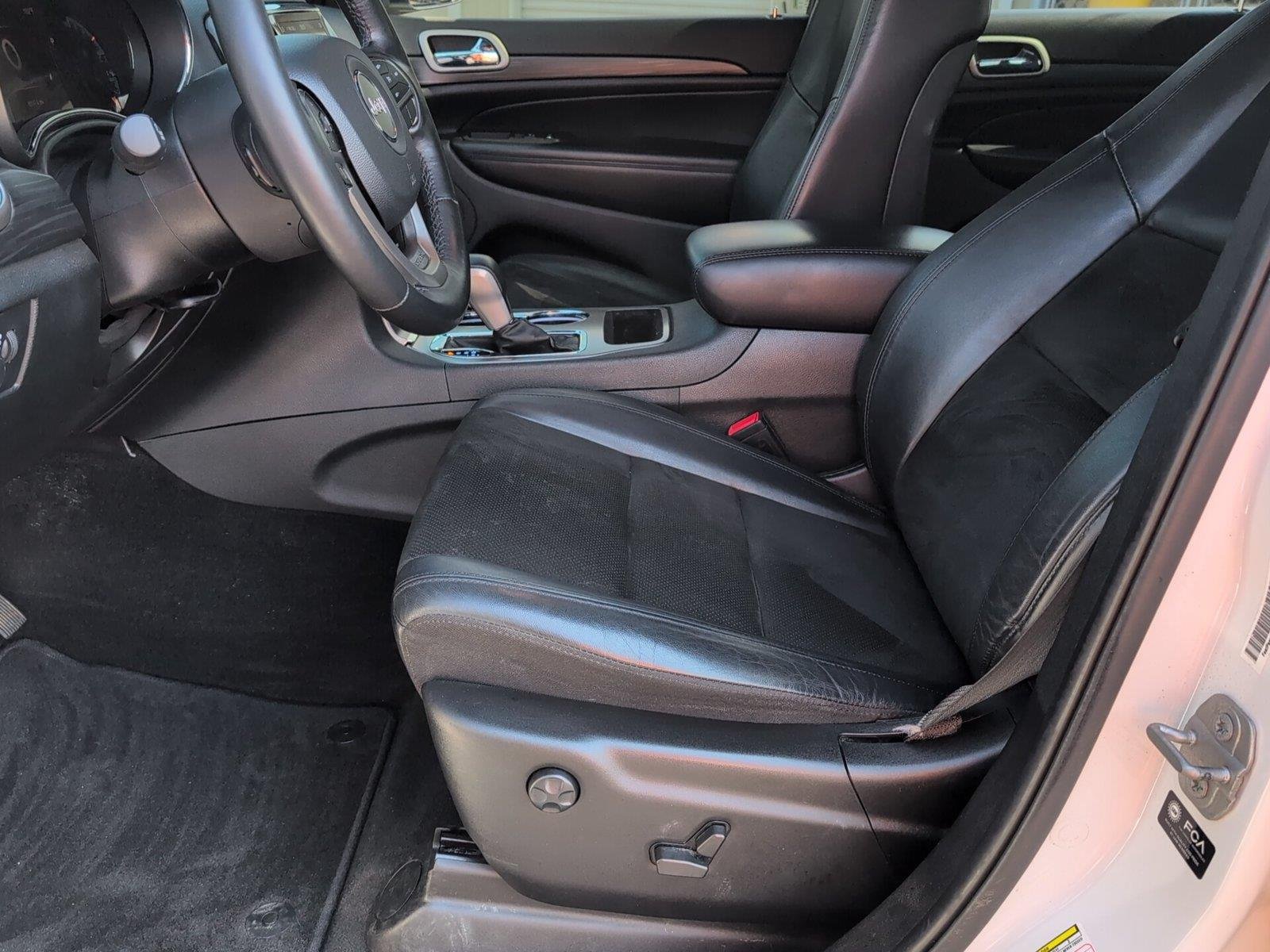 Used 2022 Bright White Clearcoat Jeep Laredo X image 3