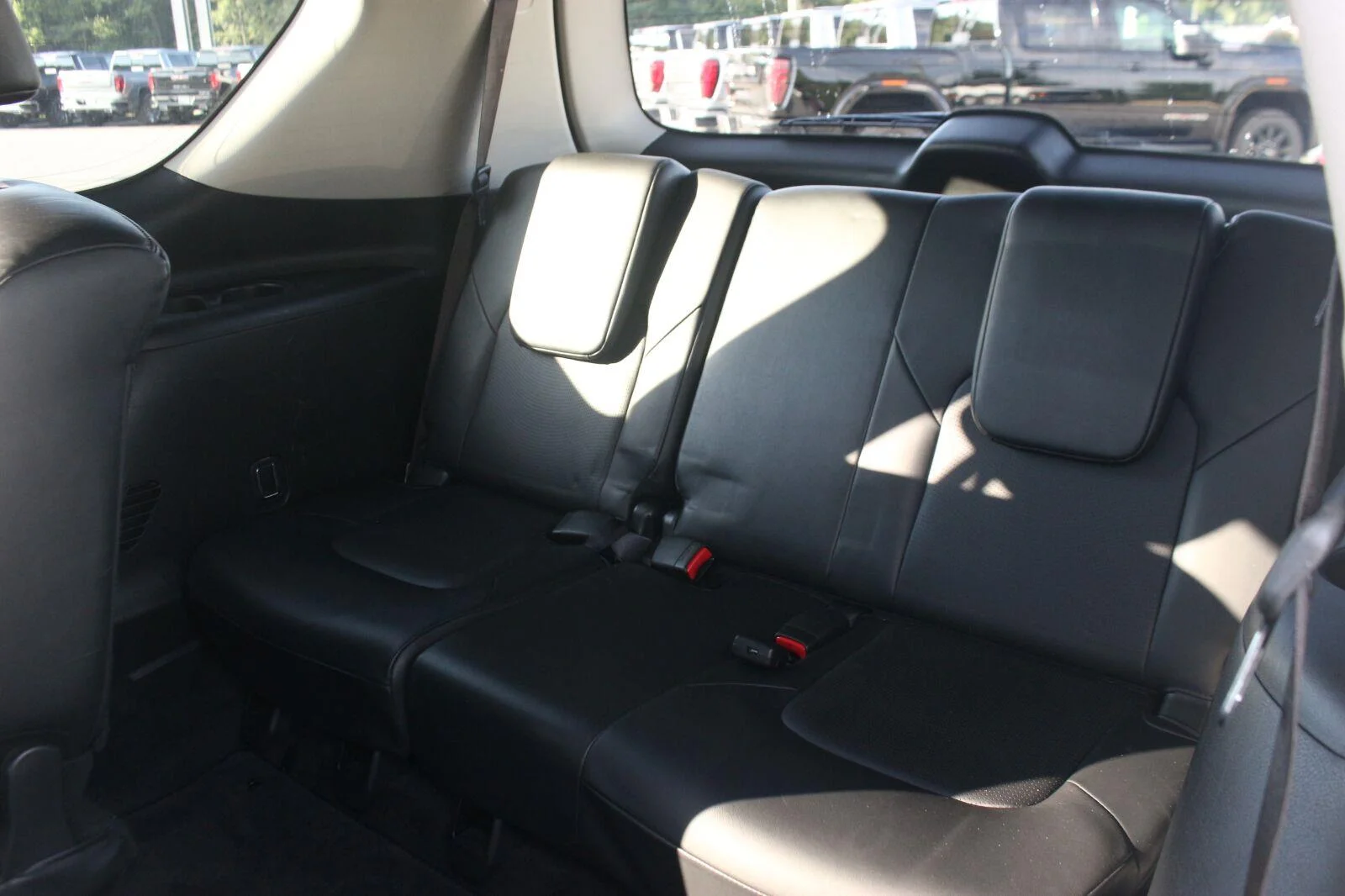 Used 2019 White Nissan SL image 36