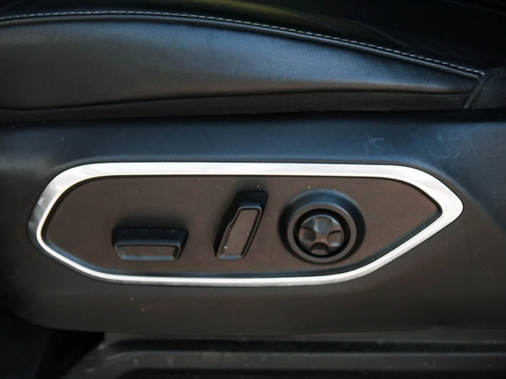 Used 2023 Velvet Red Pearl Jeep Series II image 12
