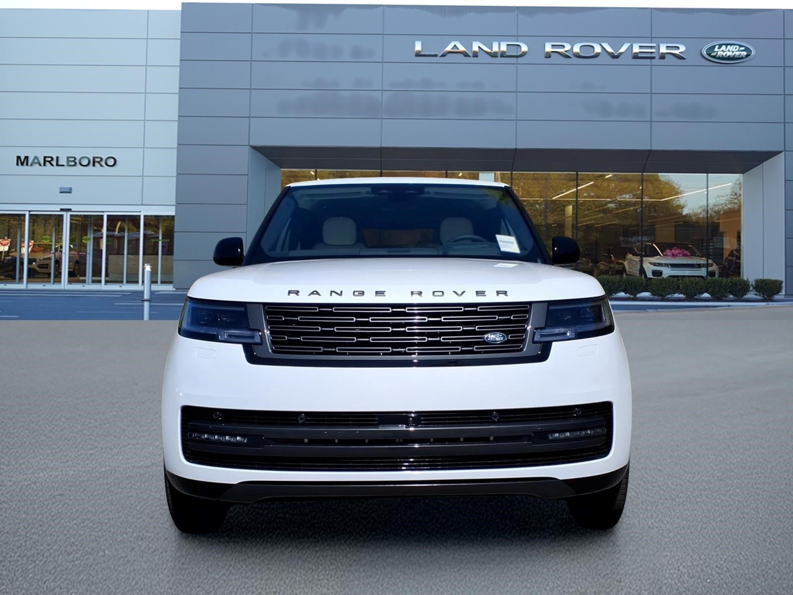 New 2026 Ostuni Pearl White Land Rover SE LWB image 8