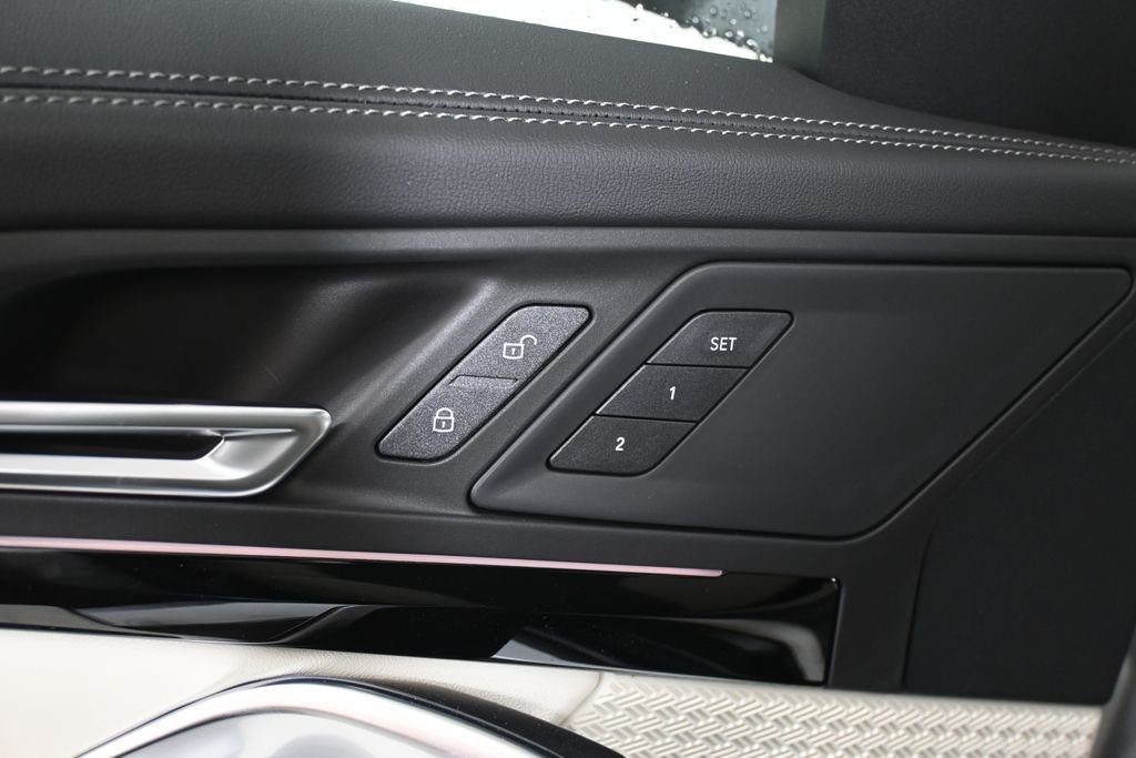 New 2026 White Metallic BMW xDrive28i image 29