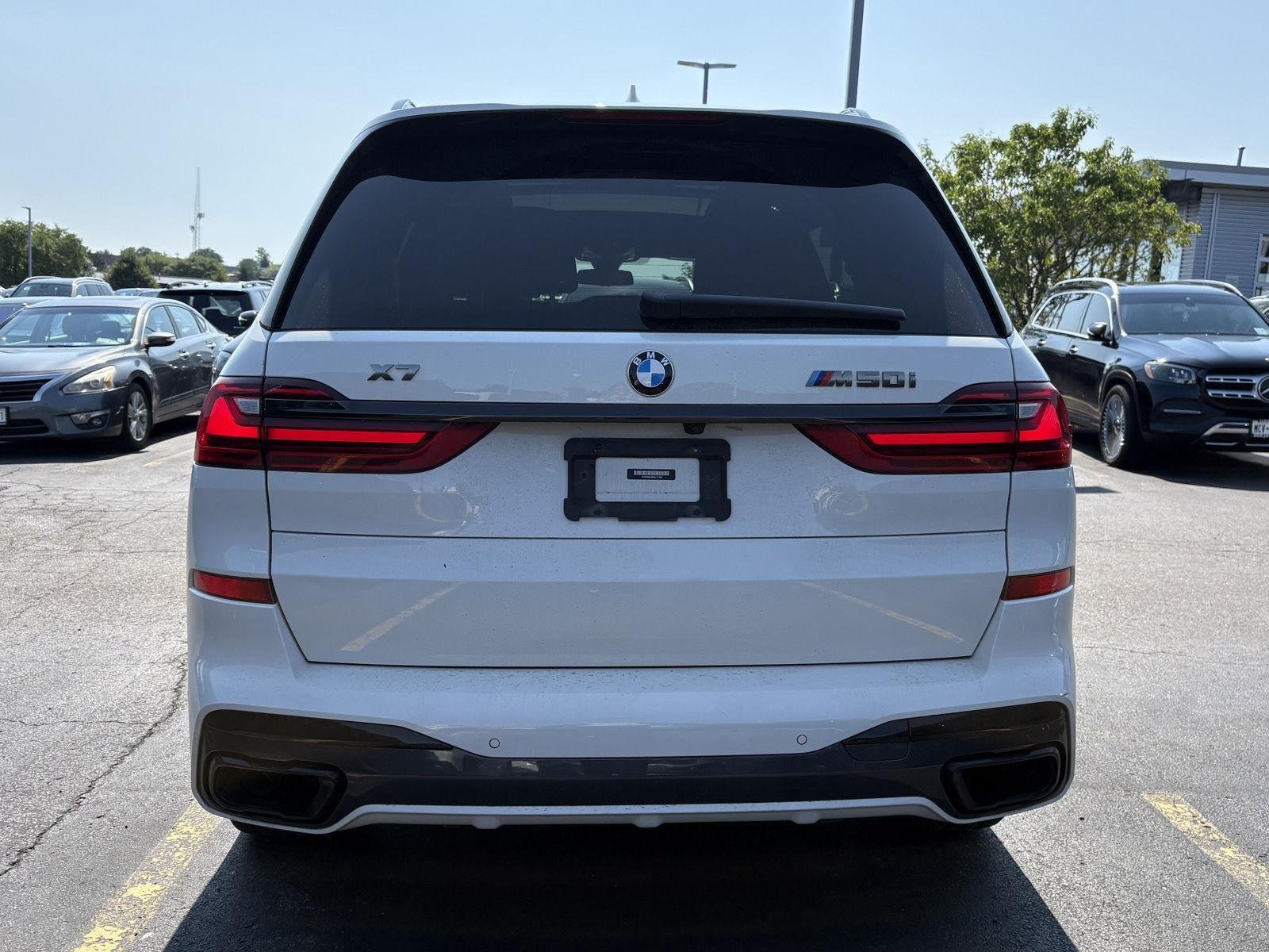 Used 2022 Alpine White BMW M50i image 5