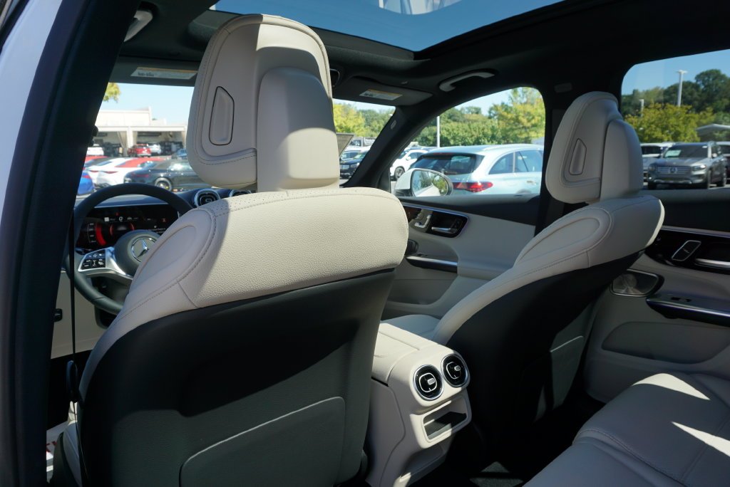 Used 2026 Polar White Mercedes-Benz GLC 300 image 49