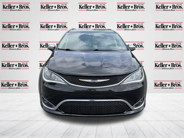 Used 2019 Black Chrysler Limited image 2