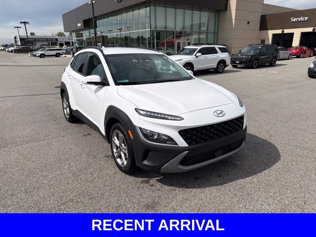 Used 2023 White Hyundai SEL image 2