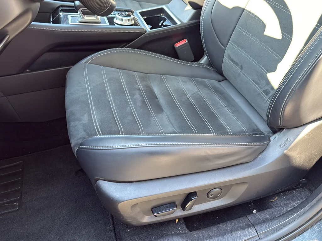 Used 2024  Mitsubishi SE Black Edition image 18
