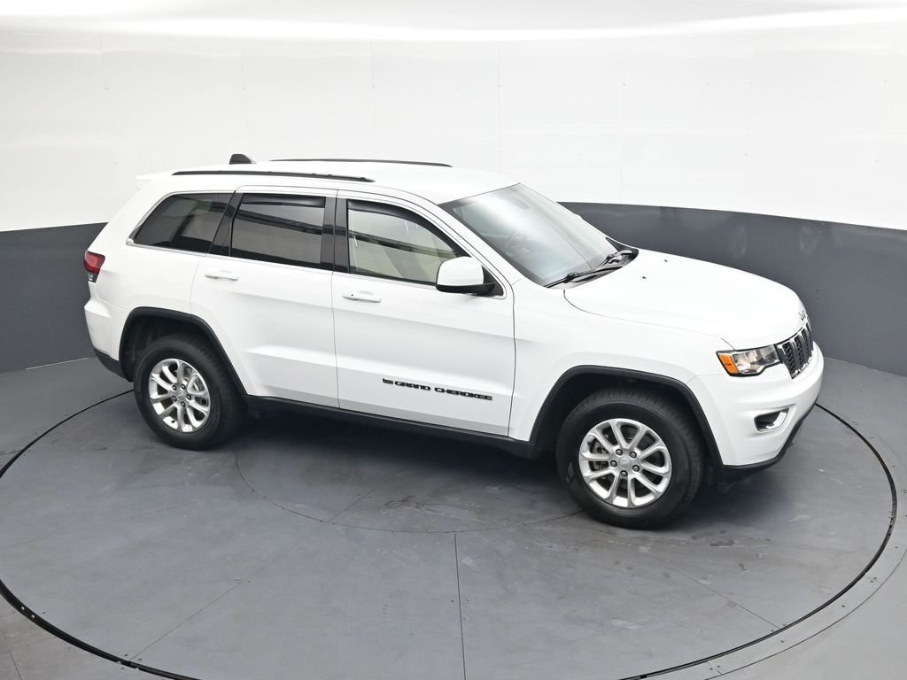 Used 2022 White Jeep Laredo E image 33