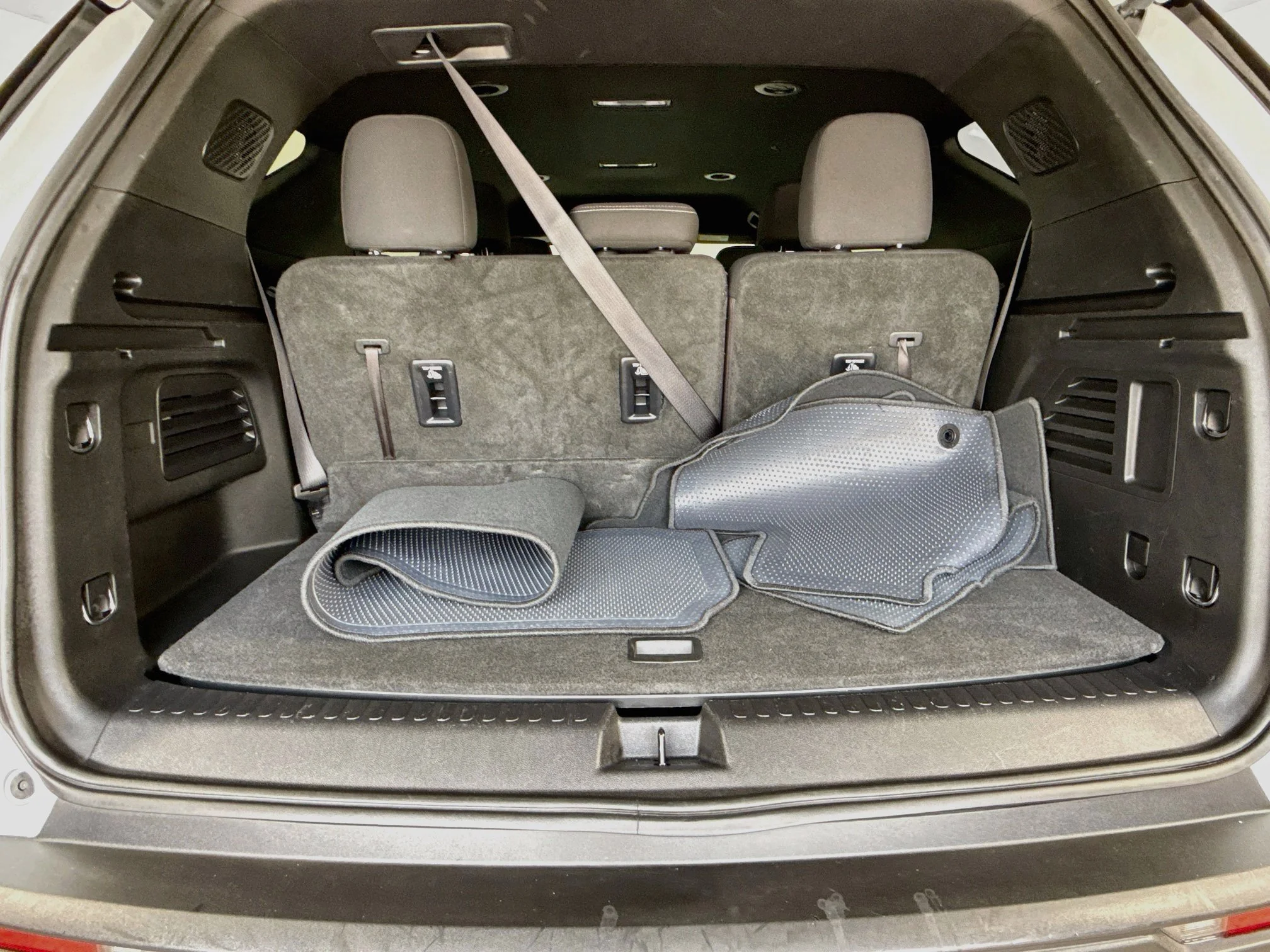 Used 2024 Summit White Chevrolet LT image 27
