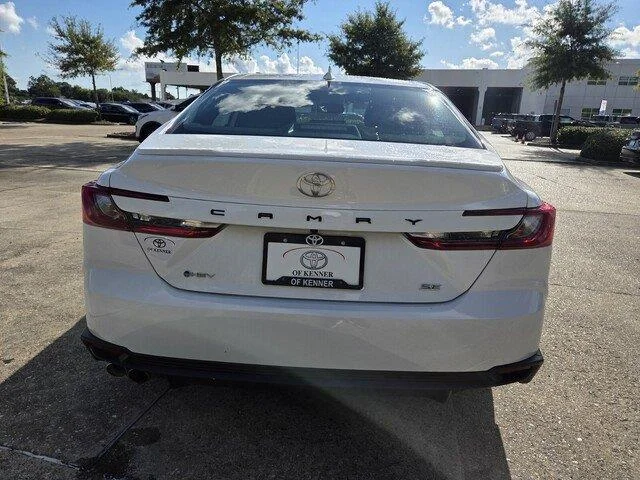 Used 2026 Ice Cap Toyota SE image 4