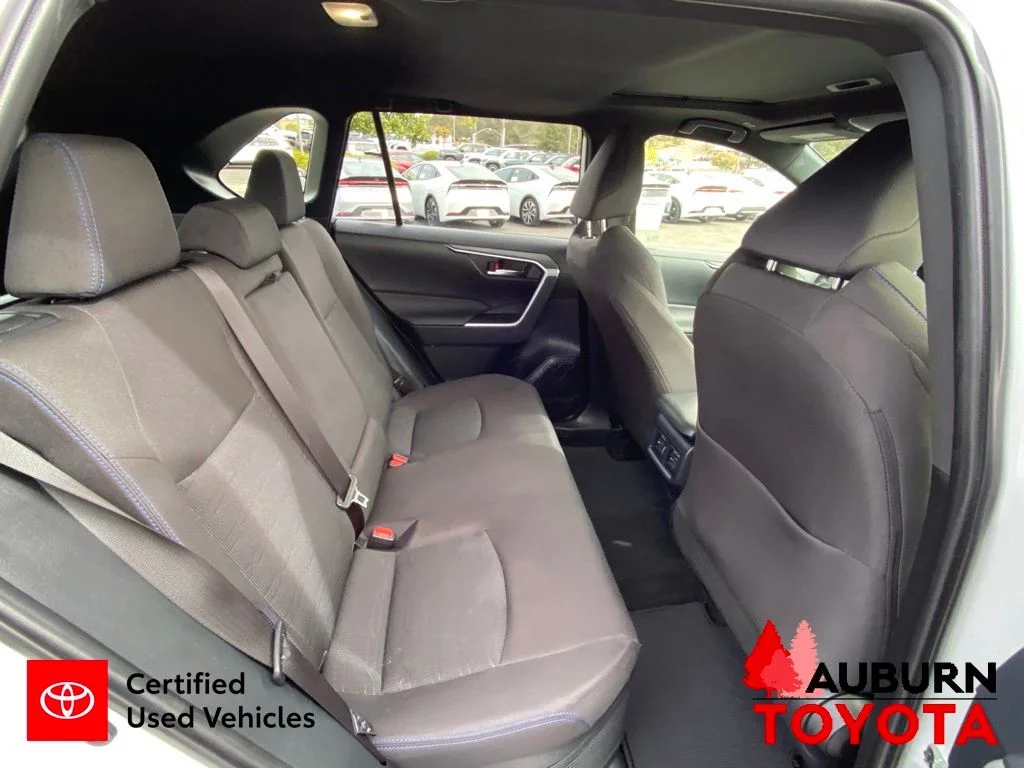 Used 2025 Ice Cap Toyota SE image 18