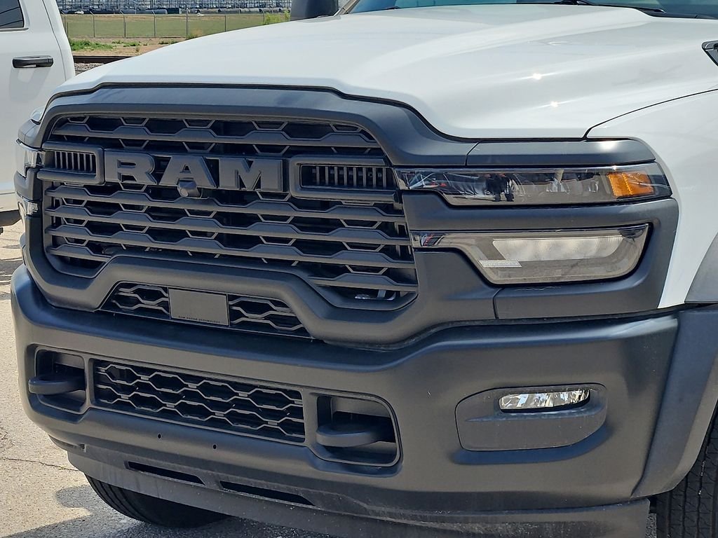 New 2026 Bright White Clear-Coat Exterior Paint RAM Tradesman image 2