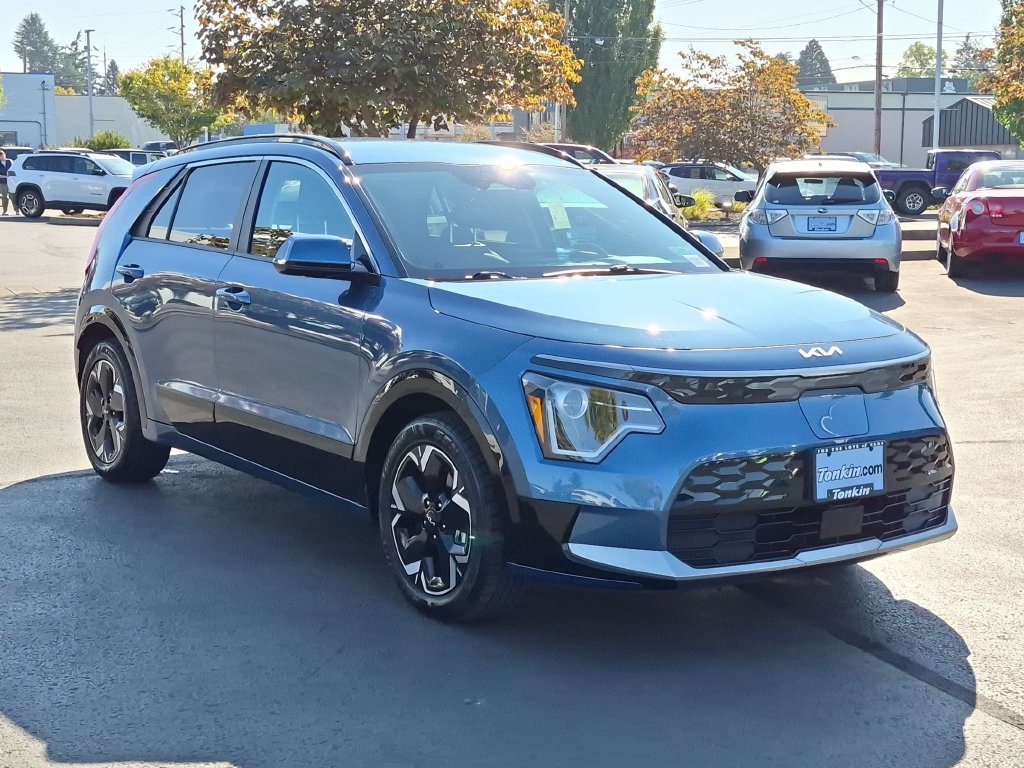 Used 2023 Blue Kia Wind image 8