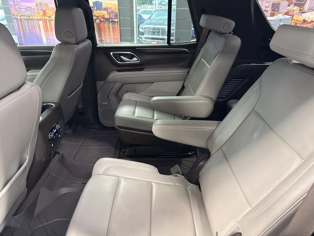 Used 2023 White Chevrolet Z71 image 19