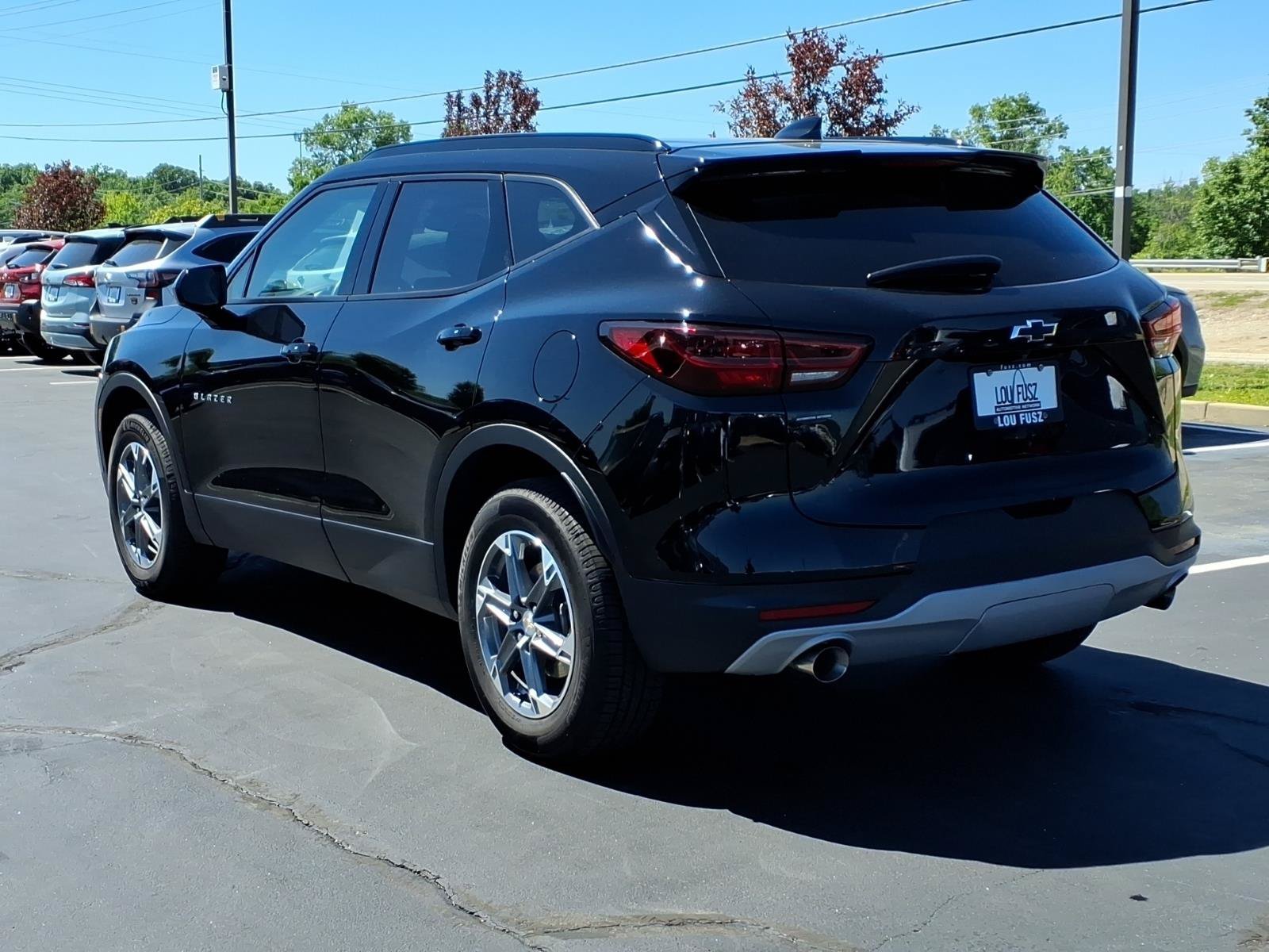 Used 2023 BLACK Chevrolet LT image 5