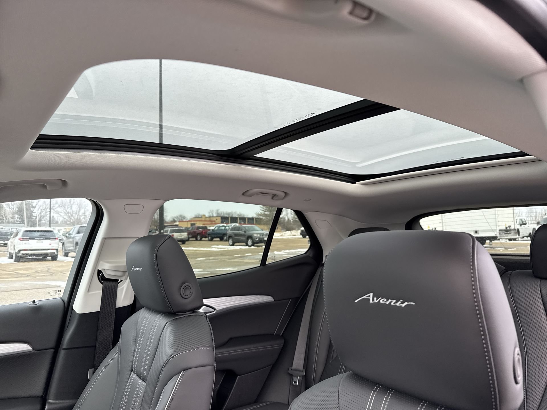 New 2026 Iridescent White Tricoat Buick Avenir image 31