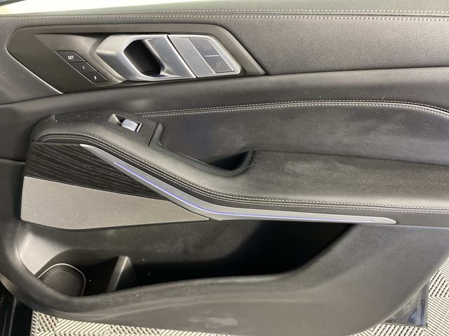 Used 2020 Black BMW xDrive40i image 26
