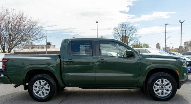 Used 2023 Green Nissan SV image 5