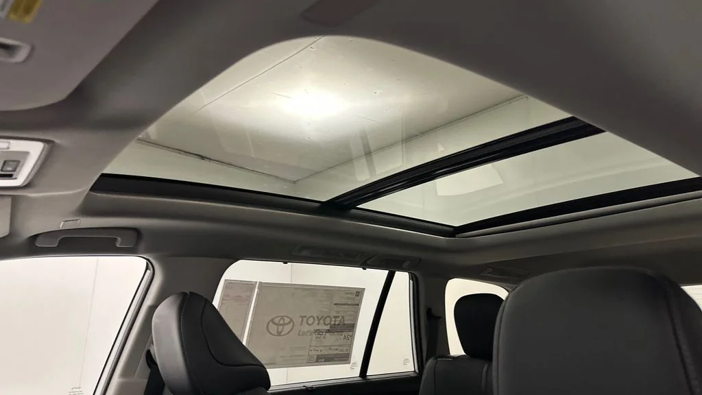 Used 2025  Toyota Limited image 19