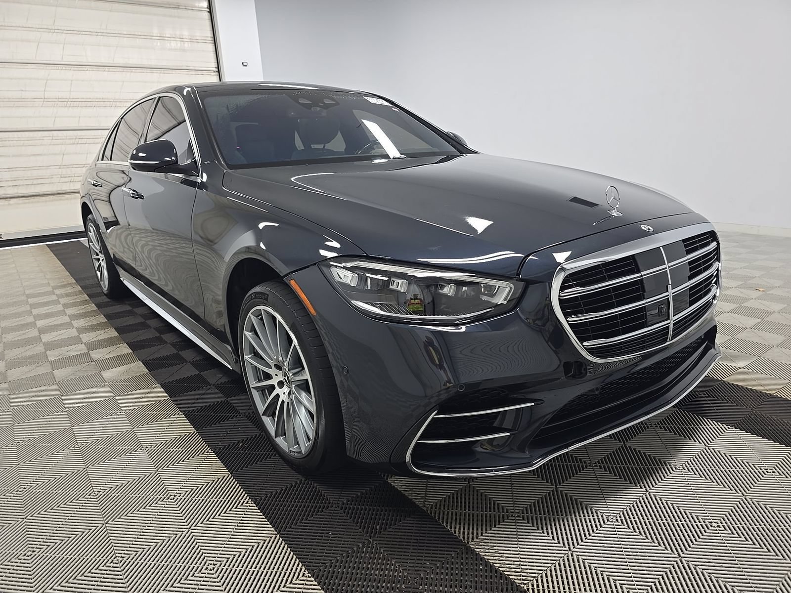 Certified Used 2021 Anthracite Blue Metallic Mercedes-Benz S 580 image 3