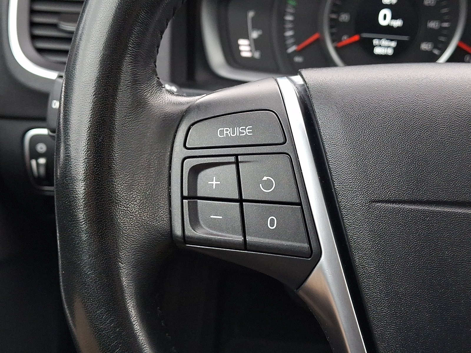 Used 2018 Electric Silver Metallic - 477 Volvo Dynamic image 20