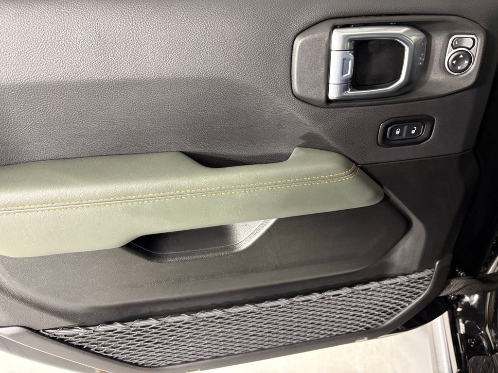 New 2026 Black Clearcoat Jeep Mojave X image 19