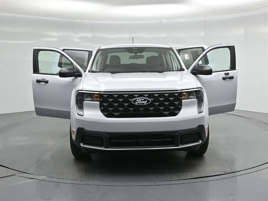 New 2026 Space White Metallic Ford XLT image 24