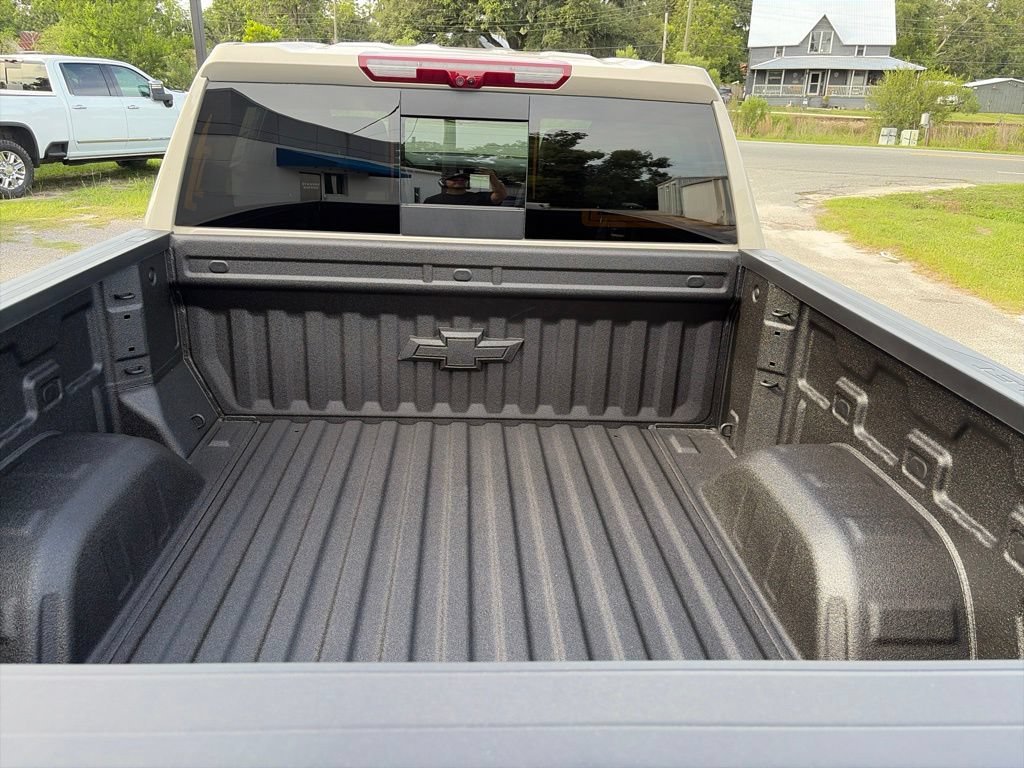 New 2026 White Sands Chevrolet High Country image 8