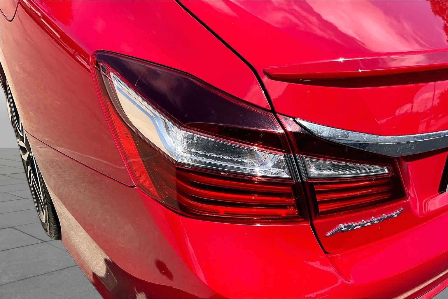 Used 2016 Basque Red Pearl II Honda Sport image 28