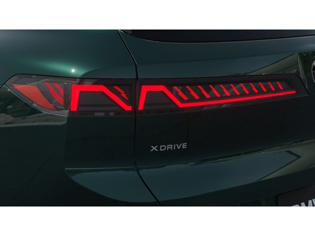 New 2027 Vancouver Green Metallic BMW 40 xDrive image 8