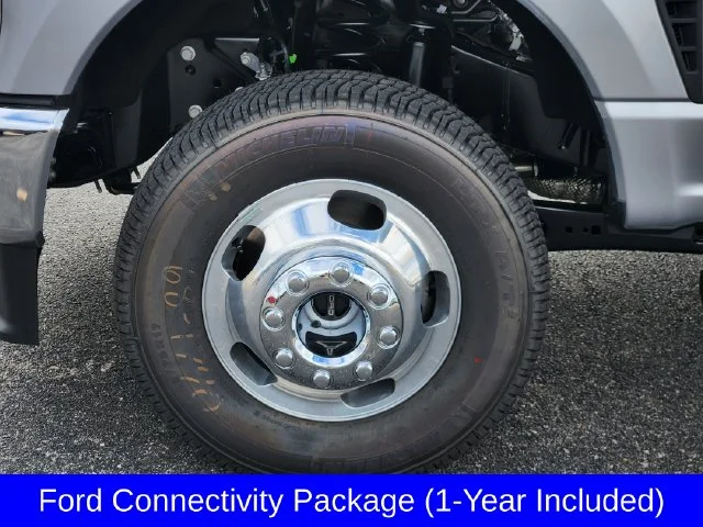 New 2027 Iconic Silver Metallic Ford F-350® Lariat® image 10