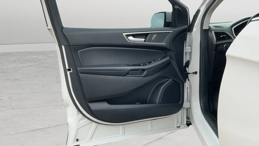 Used 2019 White Ford SEL image 18