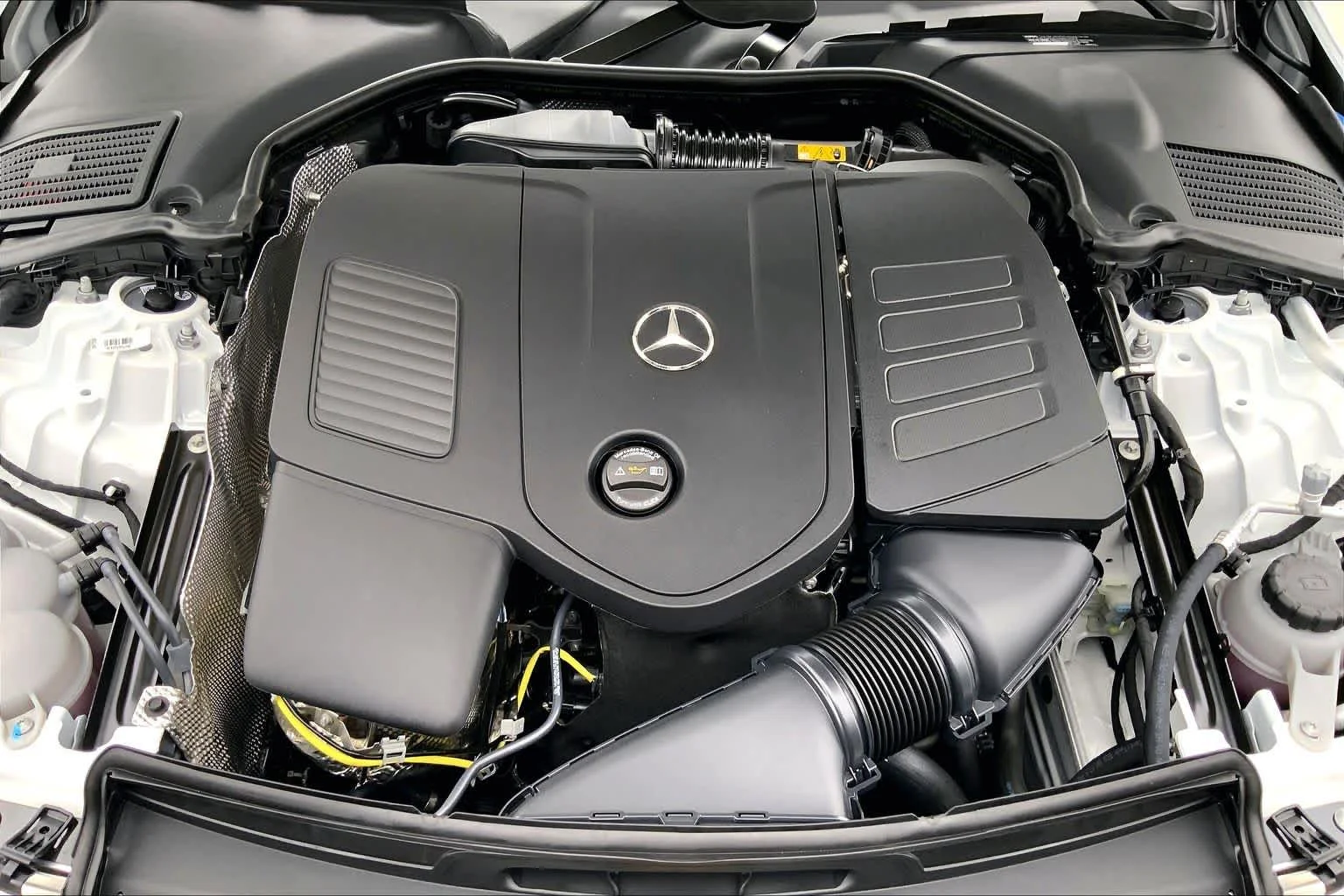 New 2026 MANUFAKTUR Moonlight White Metallic Mercedes-Benz C 300 image 17