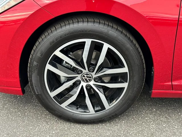 New 2026 Kings Red Metallic Volkswagen 1.5T SE image 13
