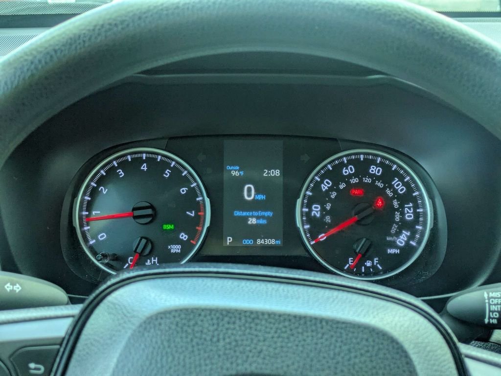 Used 2020 White Toyota XLE image 29