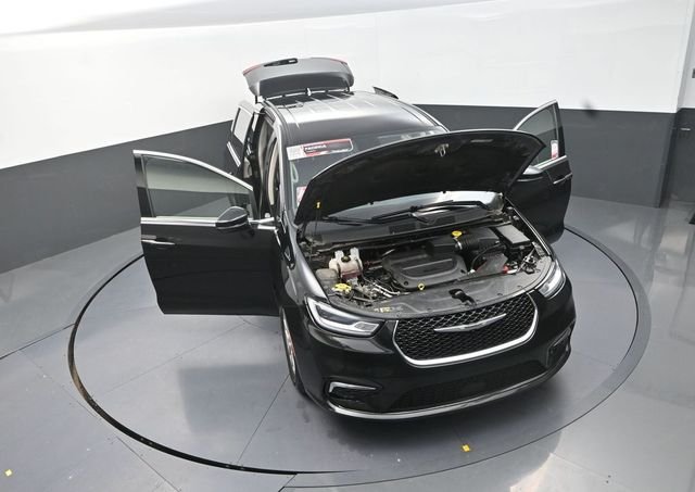 Used 2023 Black Chrysler Touring L image 29