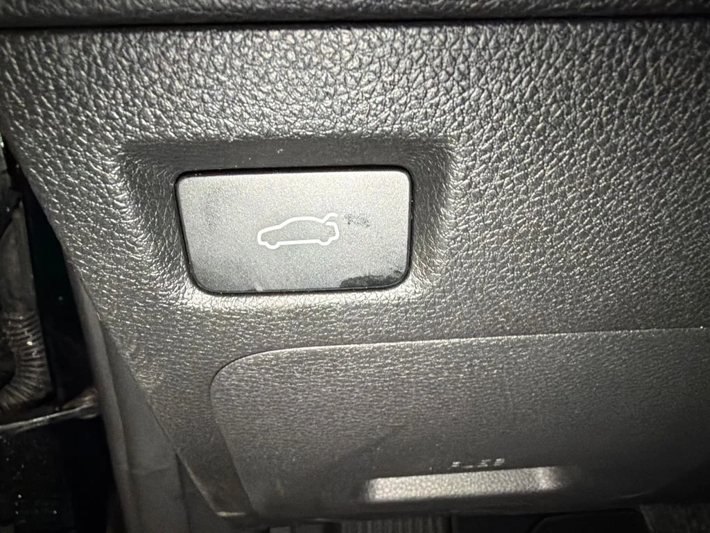 Used 2023 Ebony Black Kia EX image 17