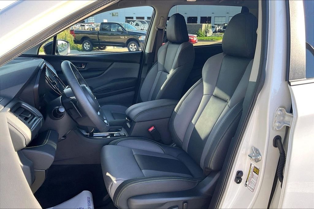 Used 2025 White Subaru Onyx Edition image 25