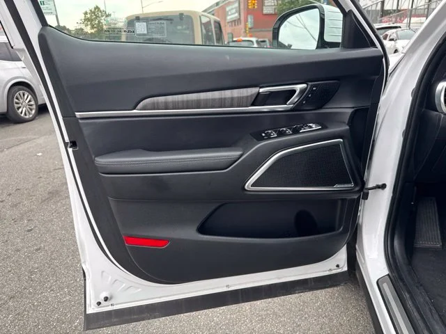 Used 2023 White Kia SX image 33