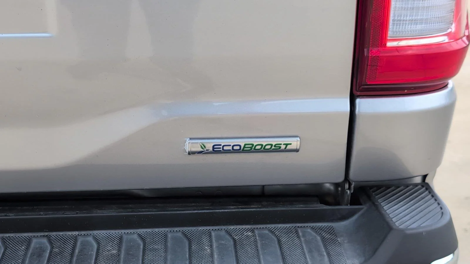 Used 2023 Iconic Silver Metallic Ford LARIAT image 5