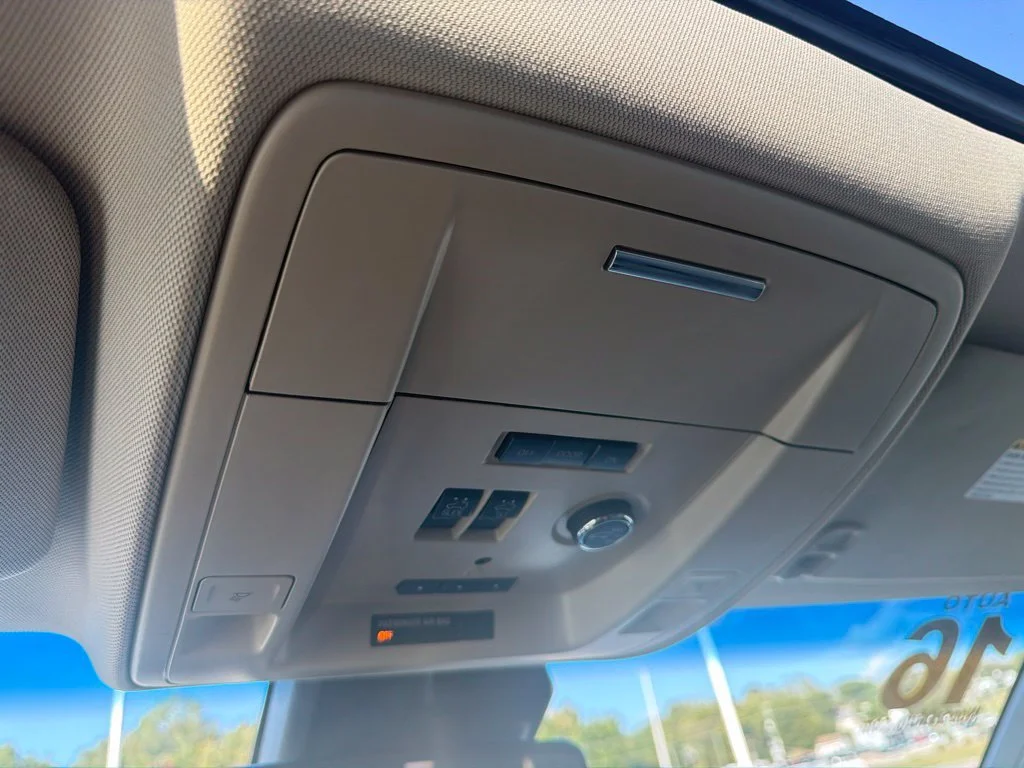 Used 2016 SUMMIT WHITE Chevrolet LTZ image 31