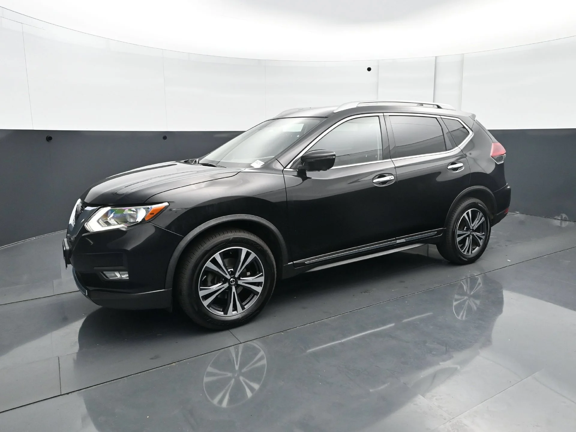 Used 2018 Nissan Rogue SL with VIN JN8AT2MV6JW306510 for sale in Wayzata, Minnesota