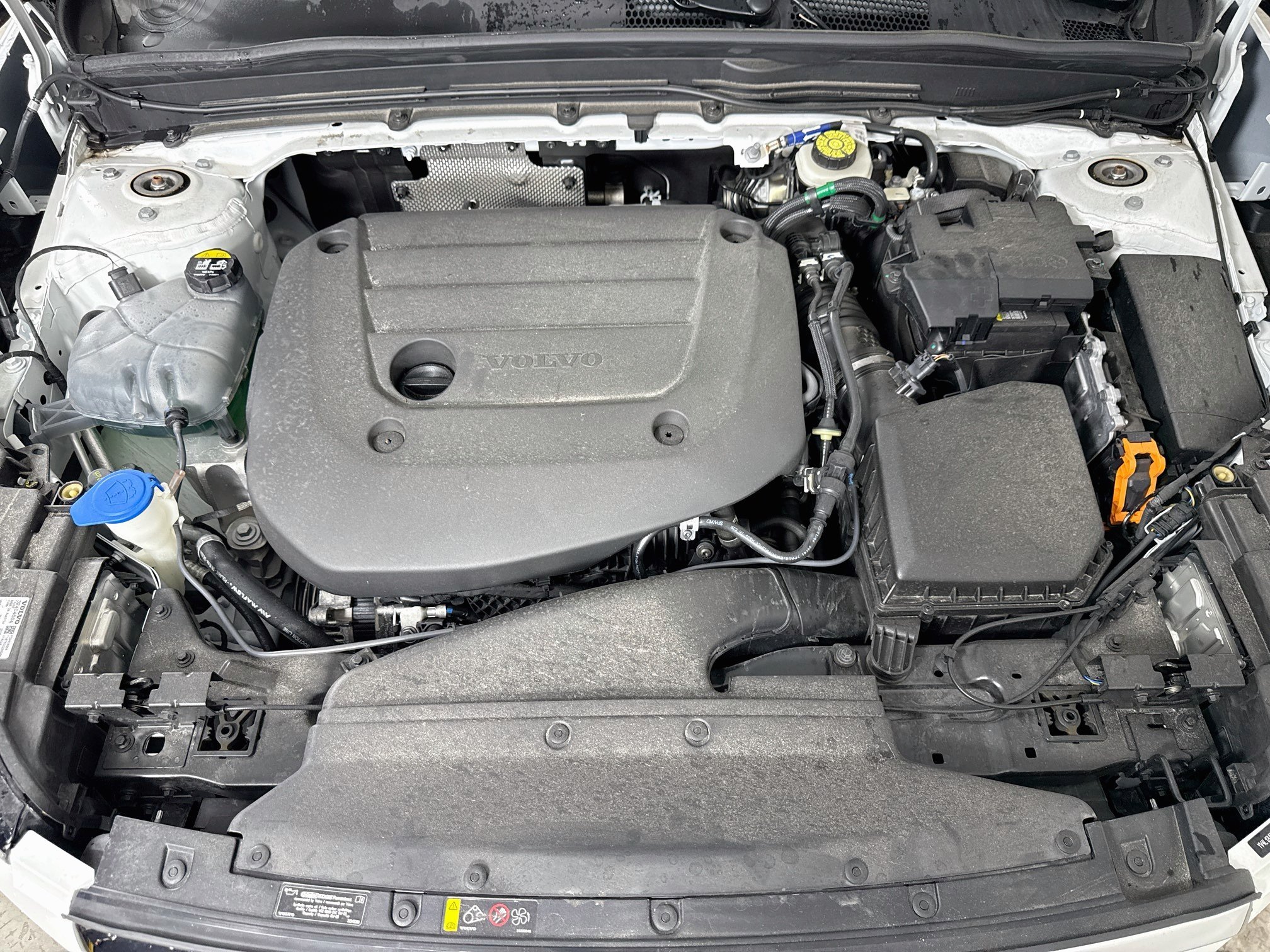 Used 2023 Crystal White Metallic Volvo Plus Bright Theme image 31