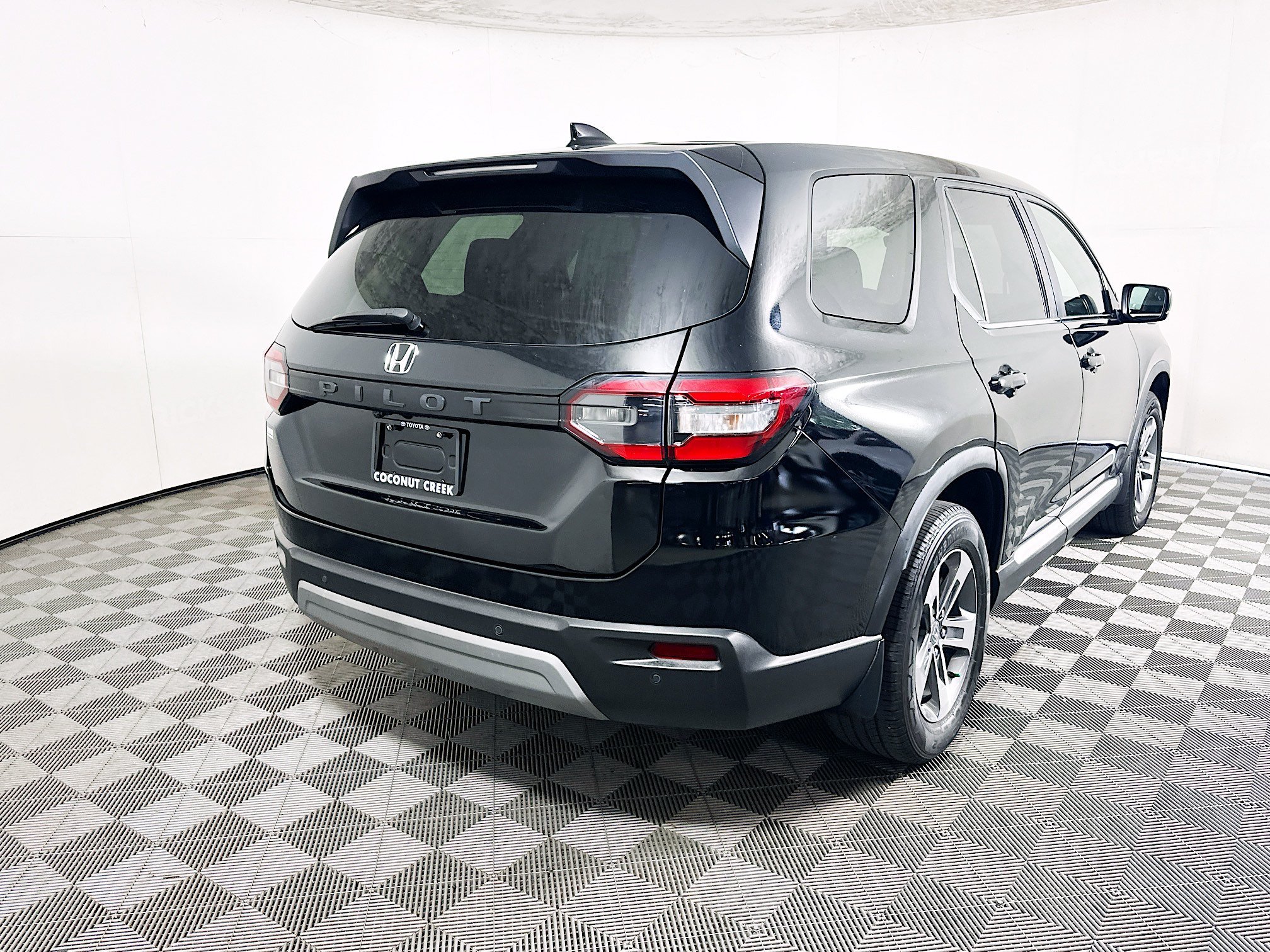 Used 2025 Silver Honda EX-L image 3