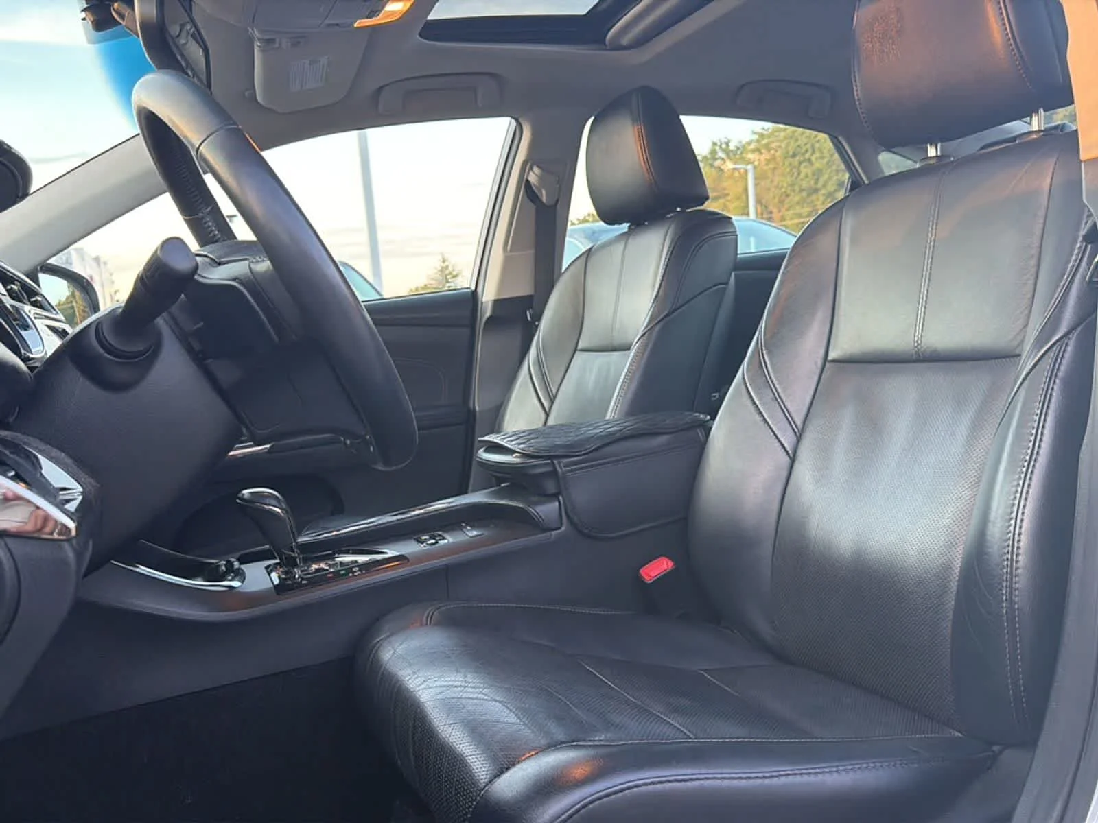 Used 2014 Blizzard Pearl Toyota Limited image 12