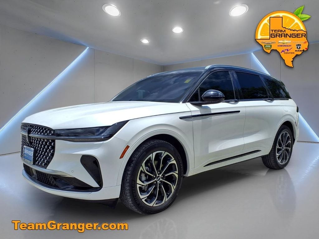 Used 2025 White Lincoln Reserve image 3