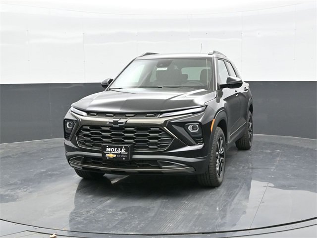 New 2026 Mosaic Black Metallic Chevrolet ACTIV image 2